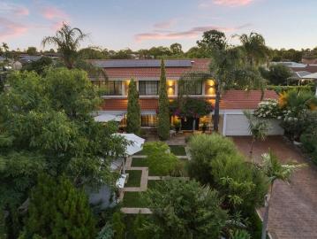 A True Showstopper The Ultimate Family Entertainer Opposite the Park