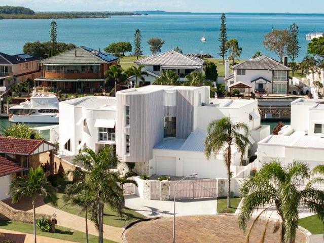 A TRULY ICONIC HOME WITH A HUGE 50M QUAYLINE!