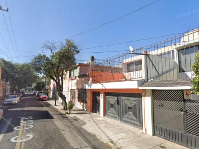 A un paso de Plaza Tepeyac y Costco Lindavista —Casa con cochera doble por Remate Bancario