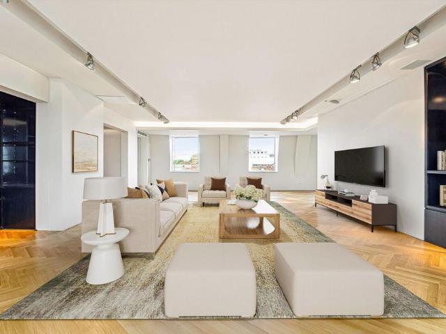 A unique 3 bedroom penthouse apartment to rent in Marylebone W1
