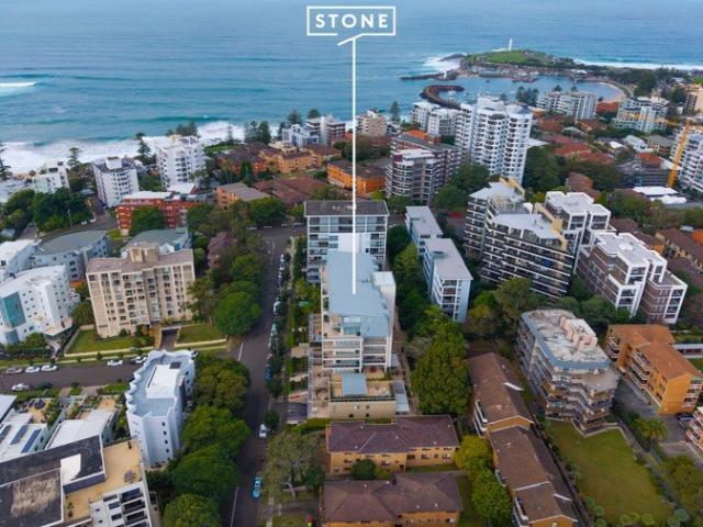 A unique coastal entertainer with sophisticated living and style