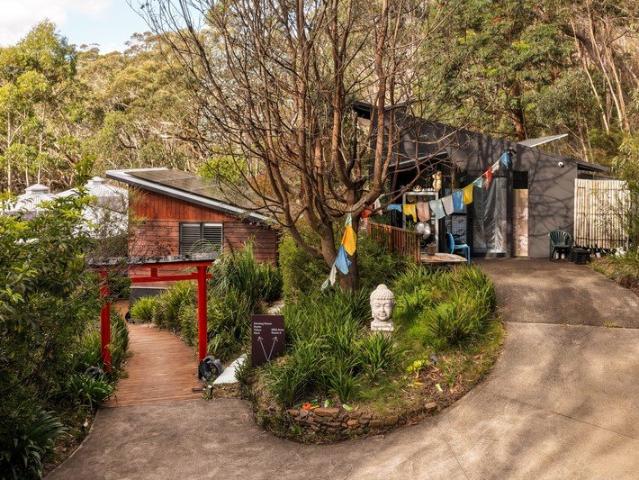 A Unique Multi Pavilion Escape in Native Bushland
