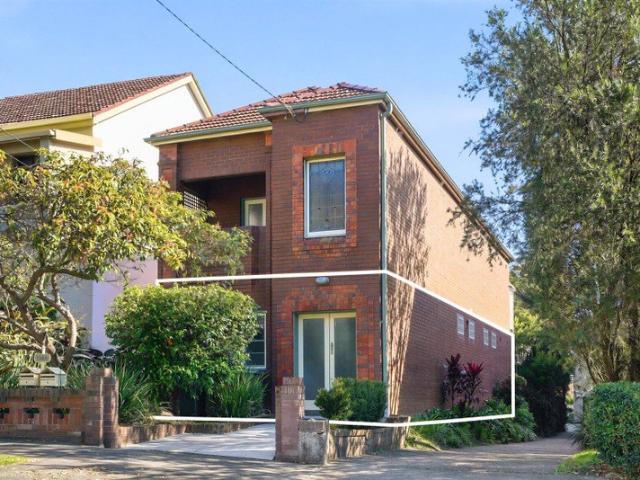 A Unique Opportunity in a Tightly Held Boutique Art Deco Duplex