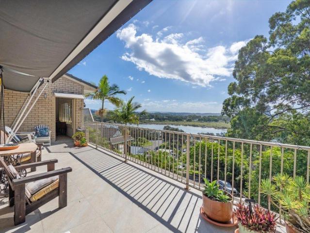 A Unique Penthouse with Exceptional Outdoor Living and Panoramic Views
