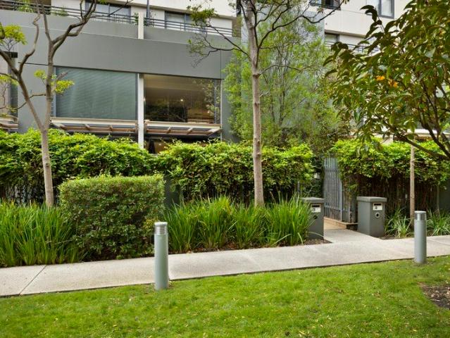 A Unique South Yarra Retreat with Townhouse Appeal