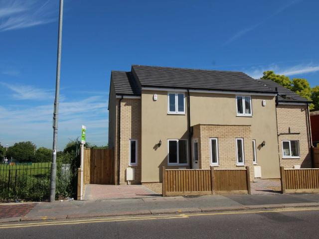 A Upminster Road South, Rainham RM13, 1 bed semi detached house to rent, £1,600 pcm | PrimeLocation
