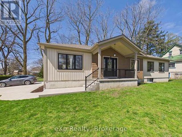 A Upper 966 Charles Street, Kincardine, ON, N2Z 2C3 house for lease | Listing ID X13749 | Royal LePage