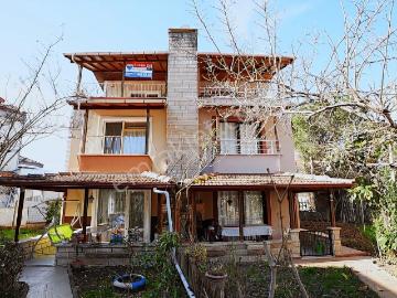 Ağva'nın En Güzel Noktasında Site İçi 3 Katlı Villa