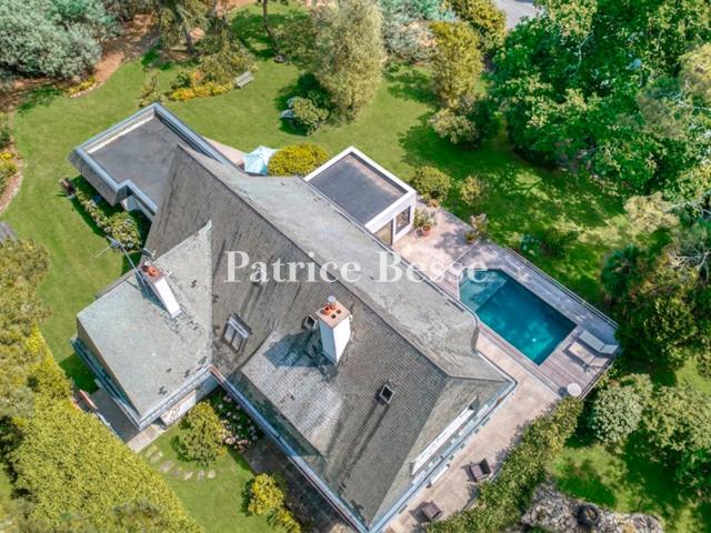 Dans le golfe du Morbihan, une maison familiale avec piscine 266m² Vannes