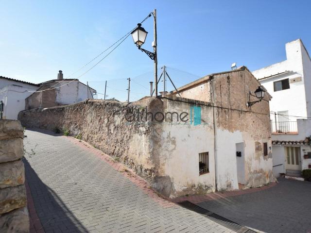 A veces, lo importante no es encontrar una casa terminada, s. 382m² Castellnovo