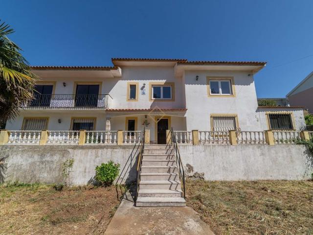 à venda Mansão de 249 m2, S.Maria e S.Miguel, S.Martinho, S.Pedro Penaferrim, Sintra, Lisboa