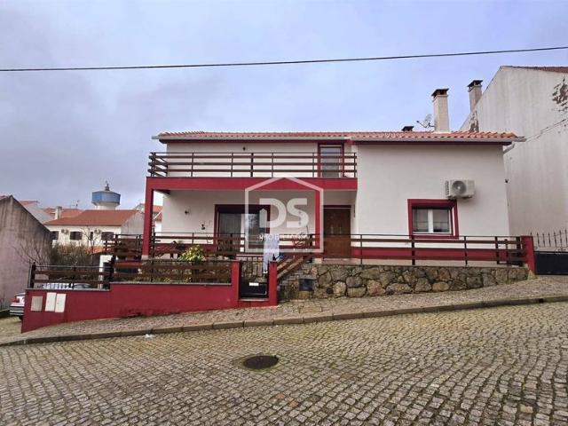 à venda Mansão de alto padrão de 349 m2, Aldeia de Santo António, Guarda