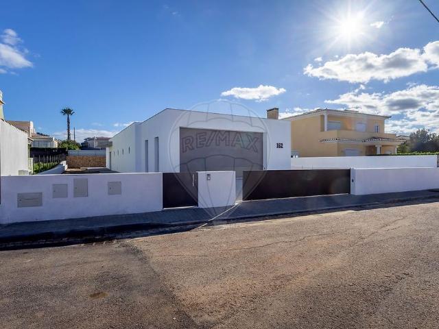 à venda Exclusiva mansão de 3 dormitórios, Mexilhoeira Grande, Faro