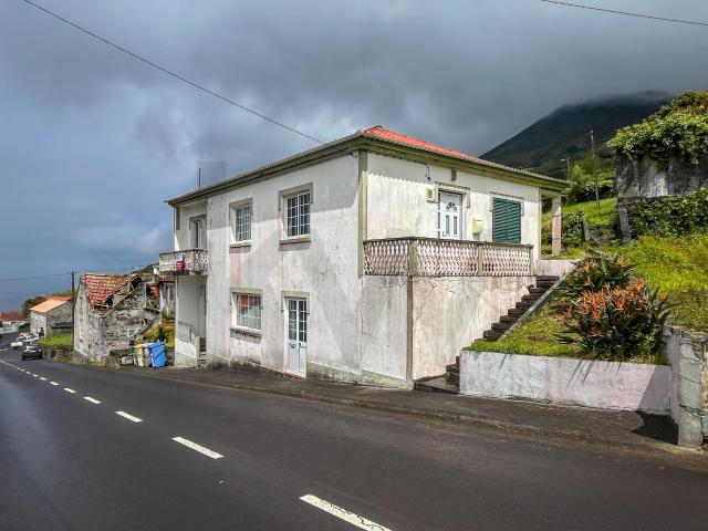 À Venda | Oportunidade de Investimento com Vista Mar nas Manadas, São Jorge – Açores