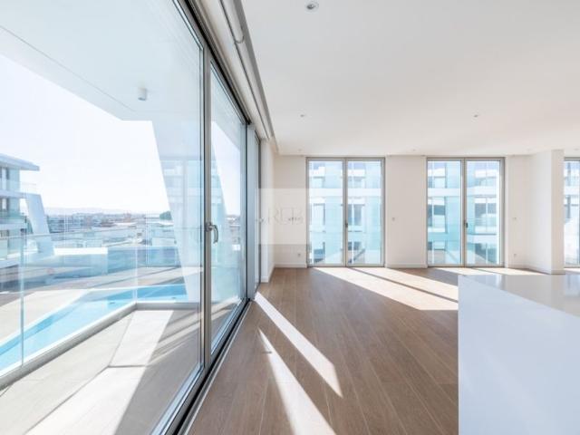 à venda Apartamento de alto padrão de 144 m2, Avenida Marginal, Alcobaça, Leiria