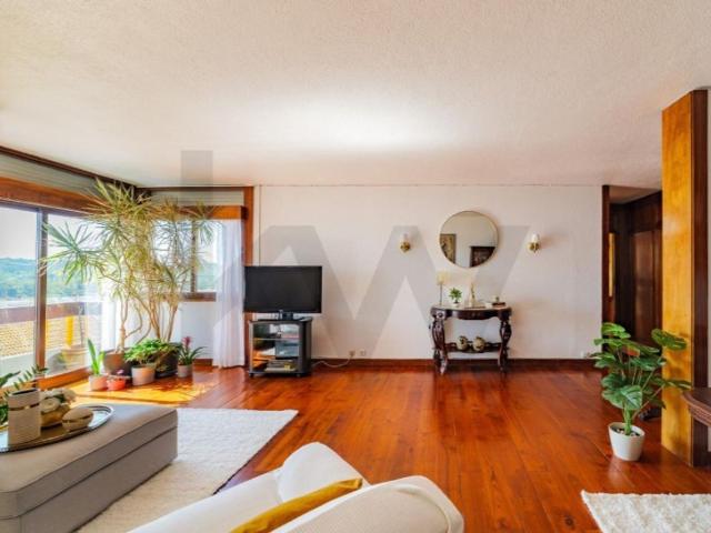 à venda Apartamento de alto padrão de 177 m2, Amadora, Portugal