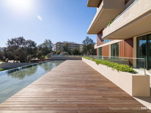 à venda Apartamento de alto padrão de 126 m2, Praia da Rocha, Portugal