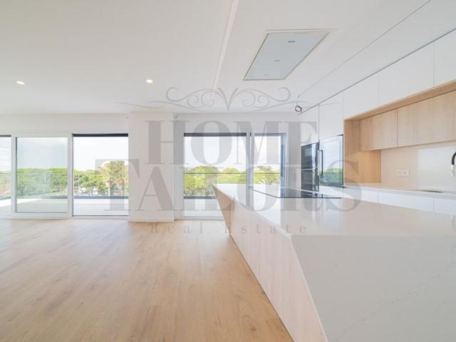à venda Apartamento de alto padrão de 138 m2, Almada, Portugal