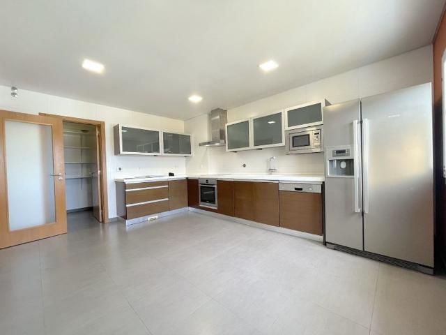 à venda Apartamento de alto padrão de 202 m2, Centro Sao Pedro e Santiago, Torres Vedras, Lisboa