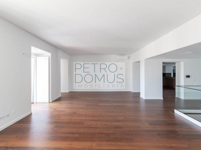 à venda Apartamento de alto padrão de 301 m2, Leiria, Portugal