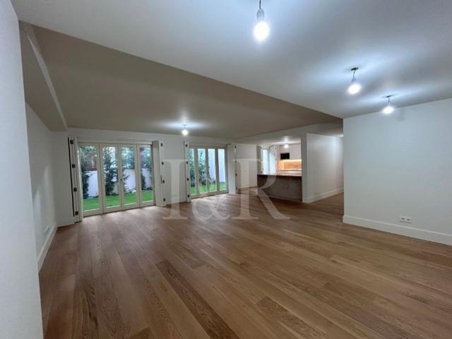 à venda Apartamento de alto padrão de 148 m2, Capuchos Coracao de Jesus, Lisboa