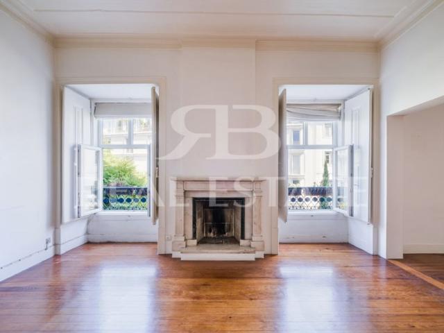 à venda Apartamento de alto padrão de 170 m2, Lapa Santos o Velho, Lisboa
