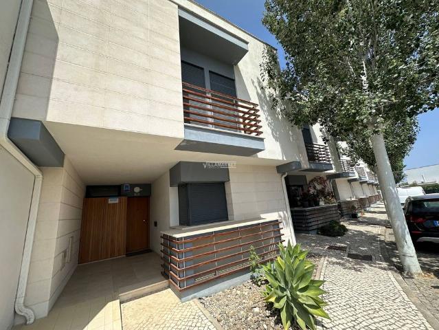 à venda Exclusiva casa geminada de 105 m2, Vilamoura, Portugal