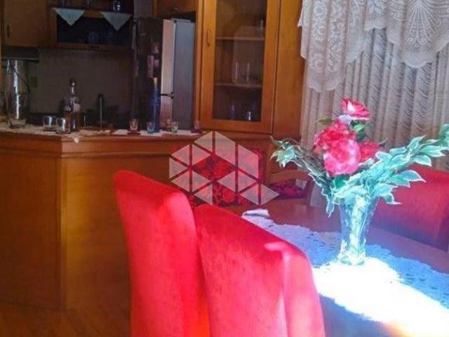 A venda casa de 2 dormitórios mais banheiro social, localizada no bairro Palace Hotel em Canela