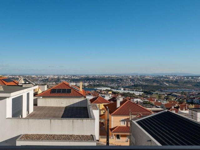 à venda Casa de 346 m2, Odivelas, Portugal