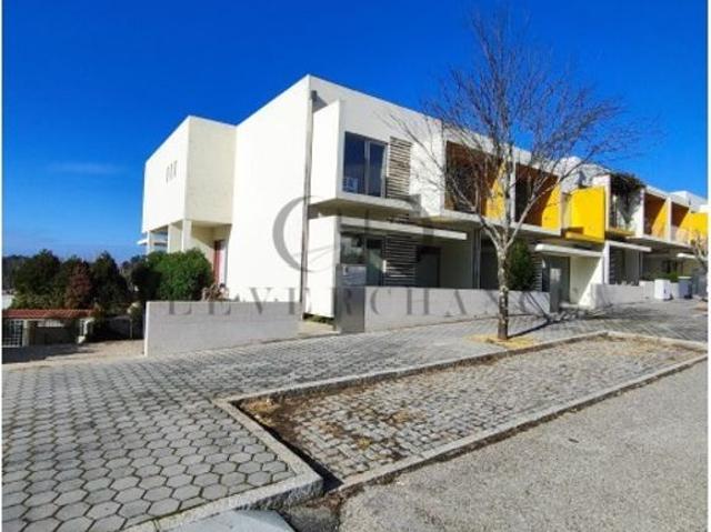 à venda Casa, Complexo Desportivo, Vila Nova de Gaia, Porto