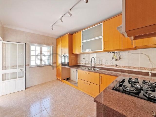 à venda Casa de alto padrão de 164 m2, Vila Nogueira de Azeitao, Setúbal