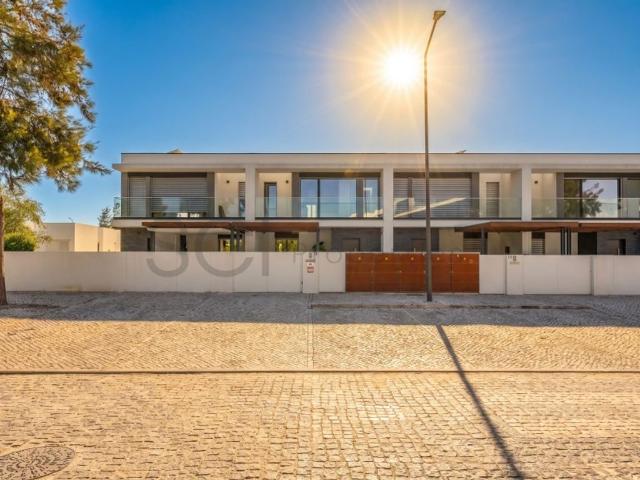 à venda Casa de alto padrão de 247 m2, Verdizela, Seixal, Setúbal