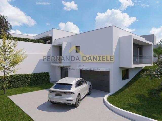 à venda Casa de alto padrão de 272 m2, Santa Maria da Feira, Aveiro