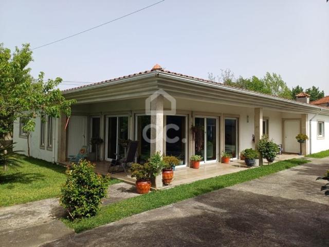 à venda Casa de alto padrão de 327 m2, Santo Tirso, Porto