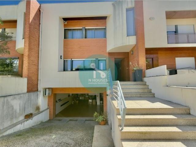 à venda Casa de alto padrão de 330 m2, Braga