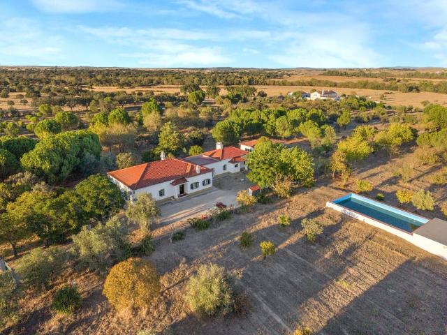 à venda Casa de alto padrão de 363 m2, Évora