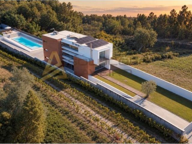 à venda Casa de alto padrão de 395 m2, Pedreira, Oliveira do Bairro, Aveiro