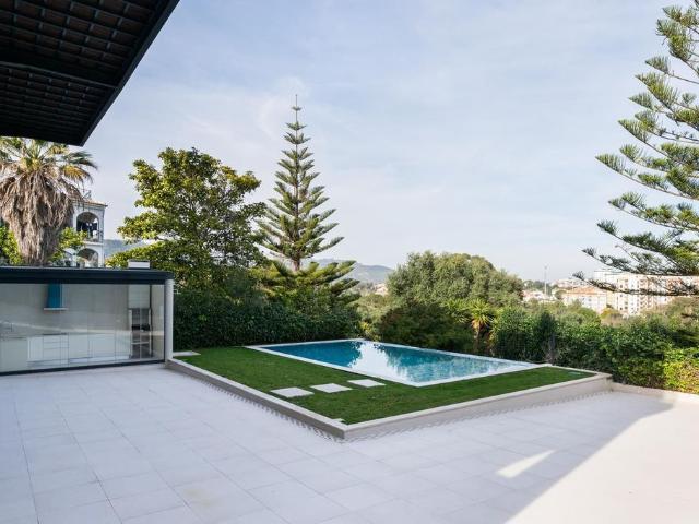 à venda Casa de alto padrão de 554 m2, Setúbal