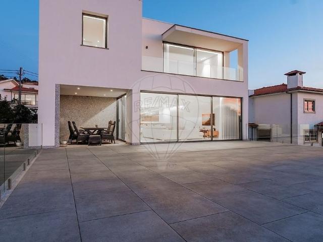 à venda Casa de alto padrão de 703 m2, Guimarães, Portugal