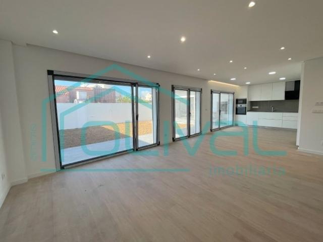 à venda Casa de 213 m2, Portela d' Azoia Santa Iria de Azoia, Loures, Lisboa