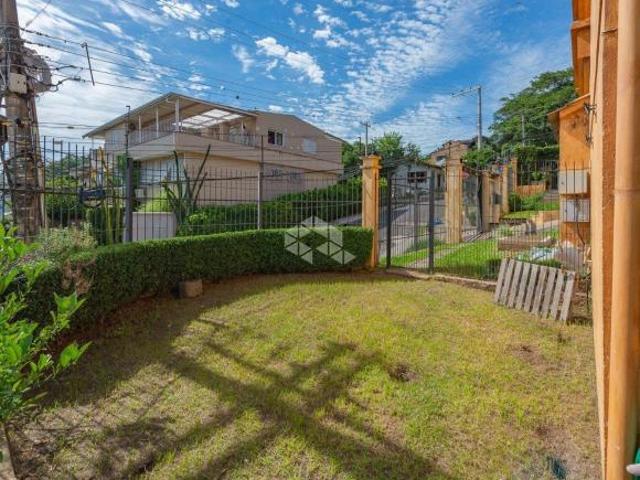 A venda casa em condomínio fechado com 3 suítes no bairro Tristeza