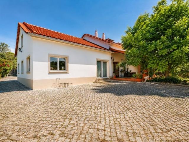 à venda Casa Exclusiva de 255 m2, Alcobaça, Leiria