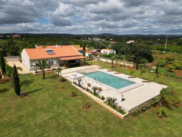 à venda Casa Exclusiva de 159 m2, Alcantarilha, Silves, Faro