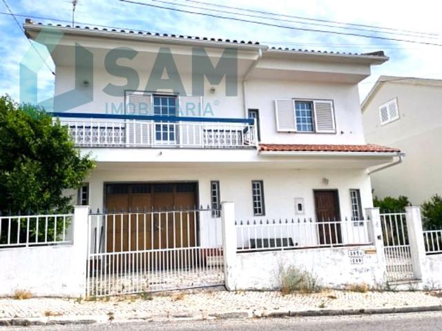 à venda Casa Exclusiva de 190 m2, Bairro das Maroitas Sao Joao da Talha, Loures, Lisboa