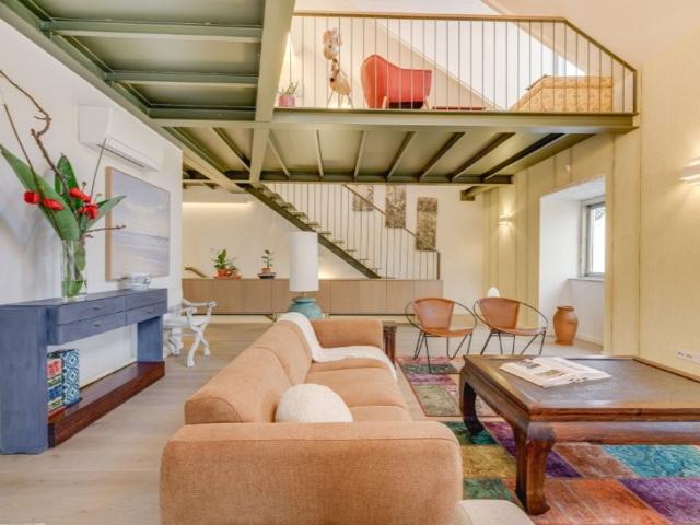à venda Casa Exclusiva de 240 m2, Centro Paco de Arcos, Oeiras, Lisboa