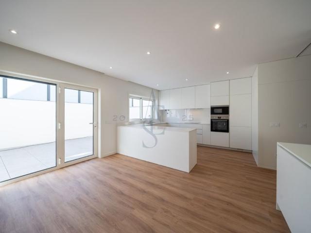 à venda Casa Exclusiva de 265 m2, Lousada, Portugal
