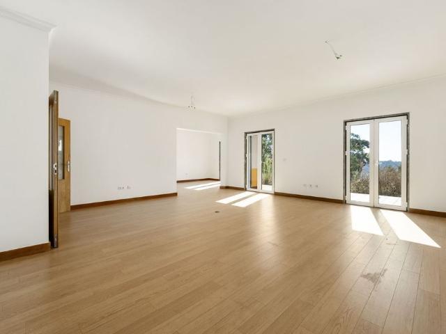 à venda Casa Exclusiva de 291 m2, Oeiras, Lisboa