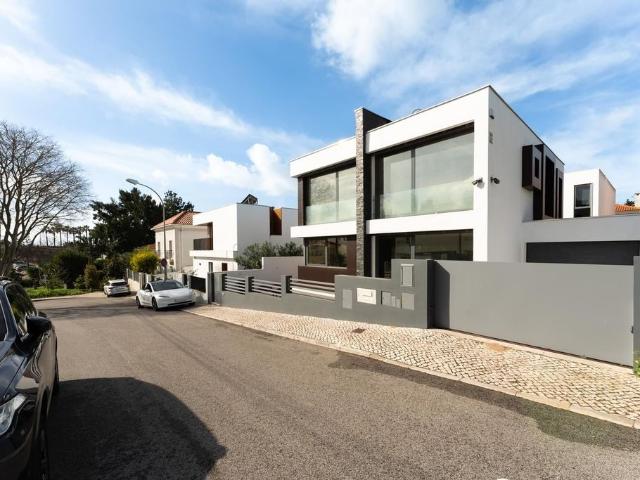 à venda Casa Exclusiva de 297 m2, Oeiras, Portugal