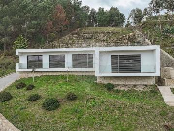 à venda Casa Exclusiva de 200 m2, Póvoa de Lanhoso, Braga