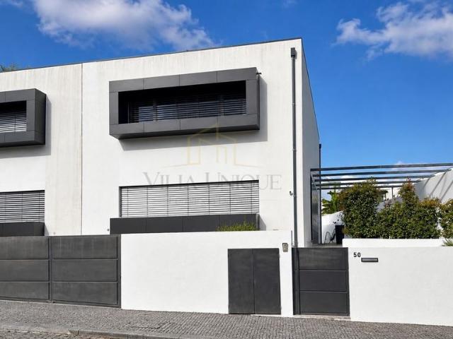 à venda Casa Exclusiva de 224 m2, Santa Maria da Feira, Portugal